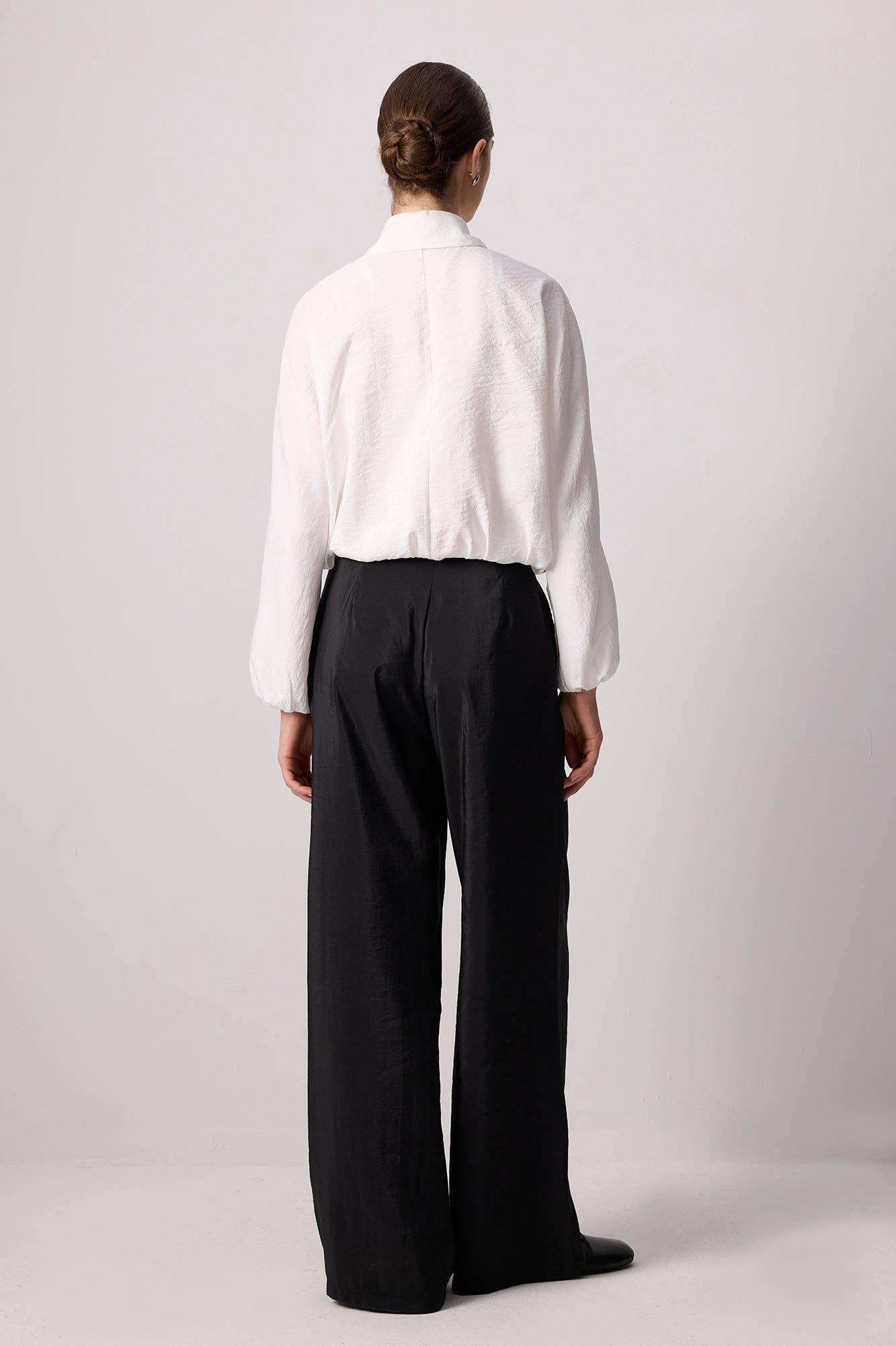 Blusa con bottoni sul davanti e orlo elasticizzato