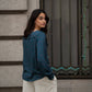 Blusa floreale con volant e scollo a V