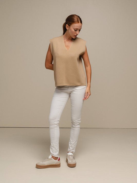 Maglione smanicato in maglia con scollo a V