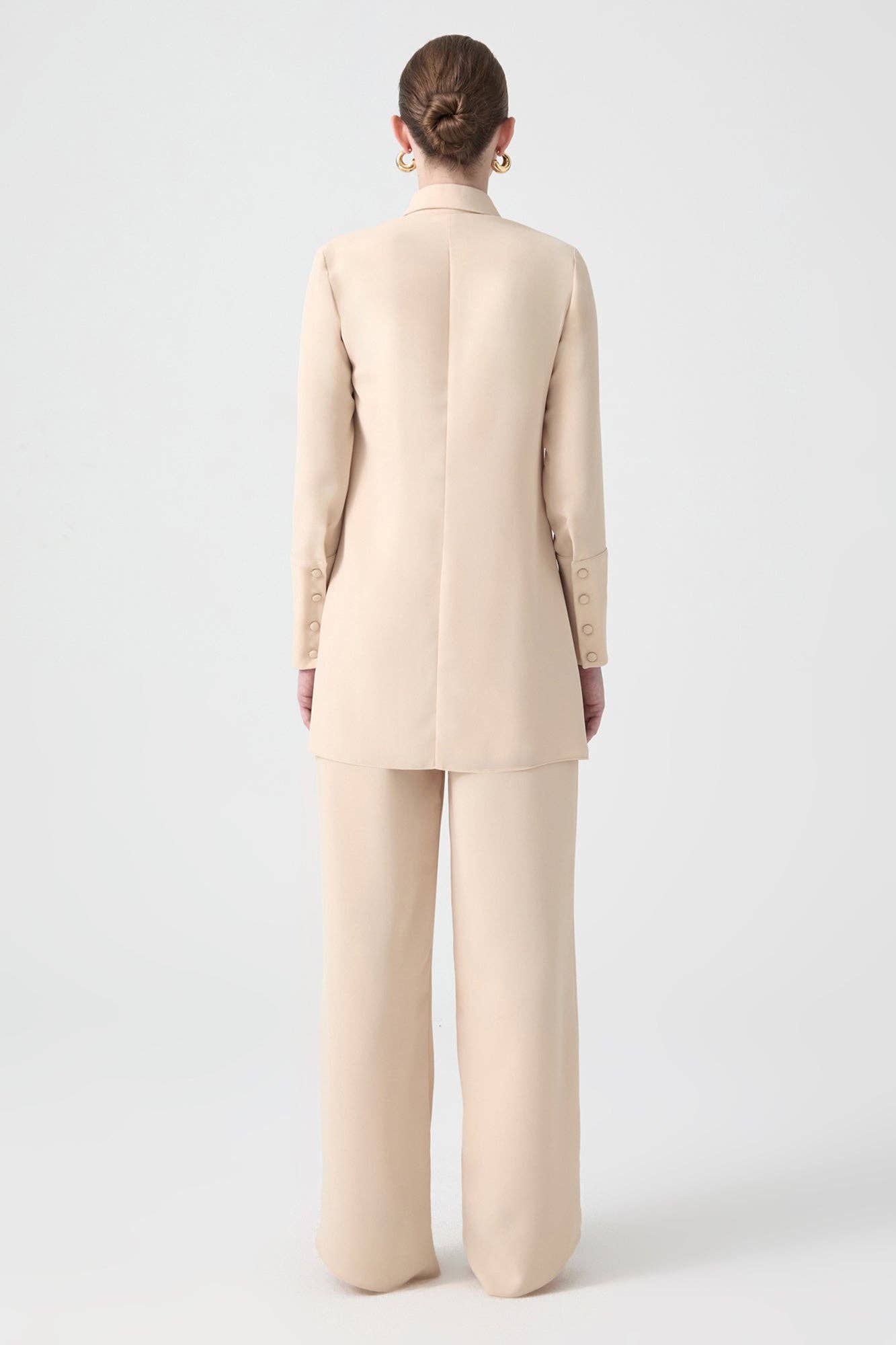 Camicia in crêpe con dettagli gioiello al colletto