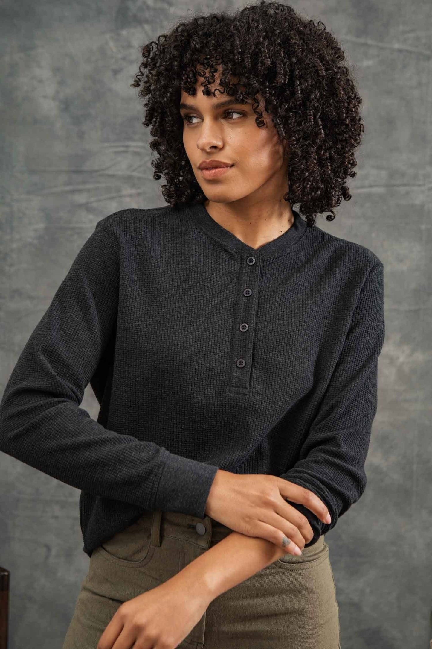 Henley a coste in waffle riciclato da donna color carbone mélange