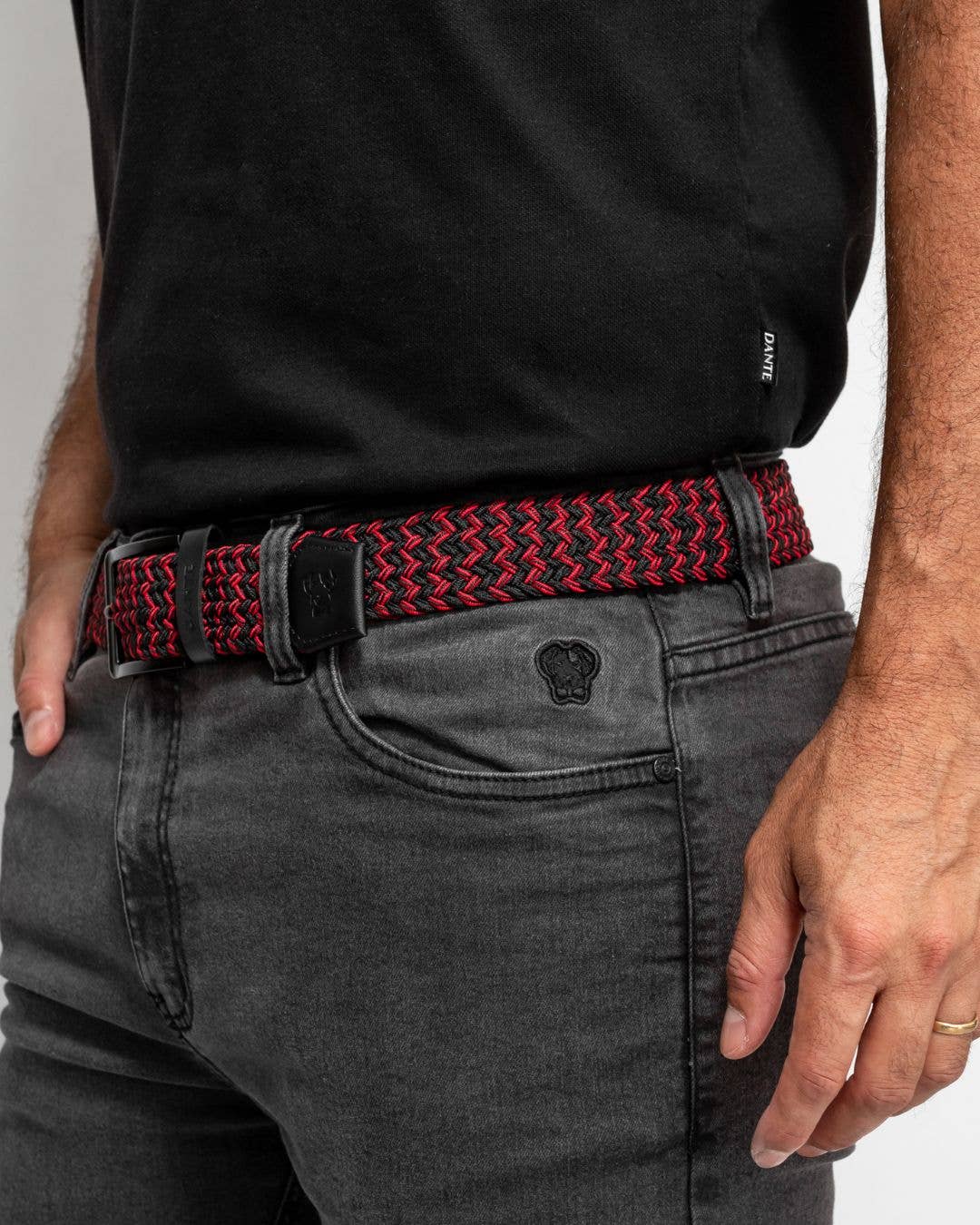 Cintura elastica intrecciata rosso e nero con fibbia