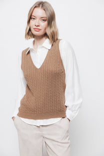 Gilet in maglia strutturata a trecce con scollo a V