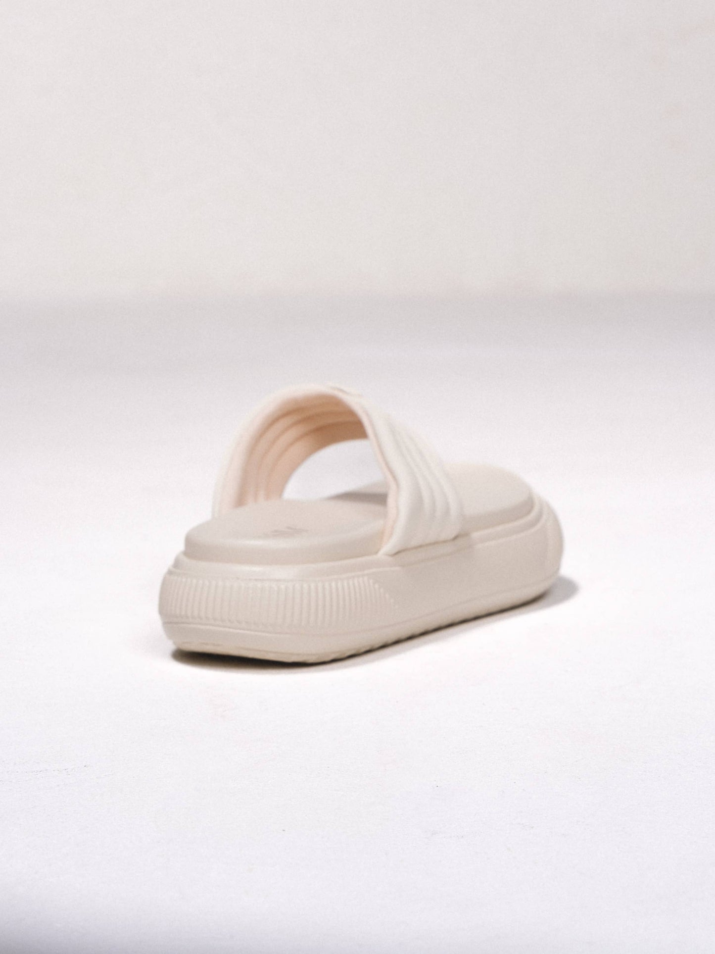 Sandali infradito platform con zeppa e fasce imbottite