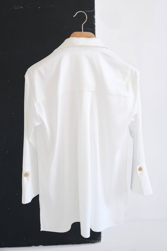 Camicia classica bianca in raso con polsini larghi