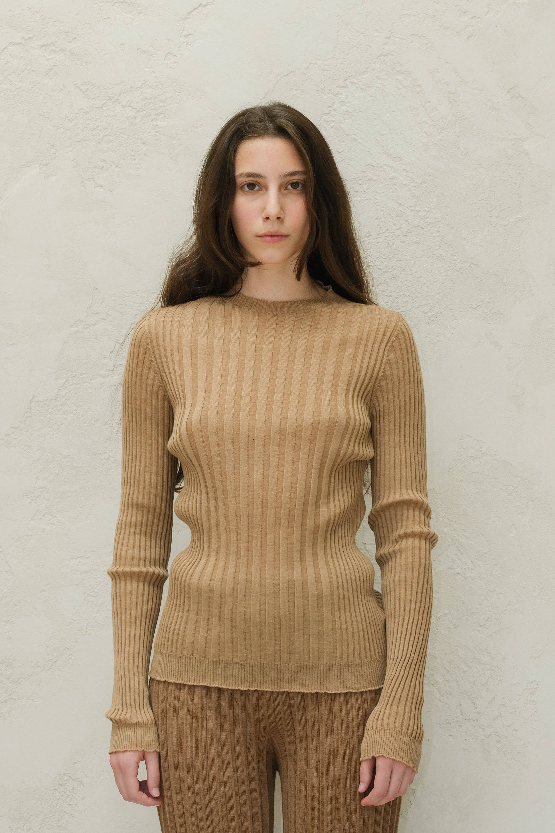 Maglione girocollo a costine in lana merino extra fine