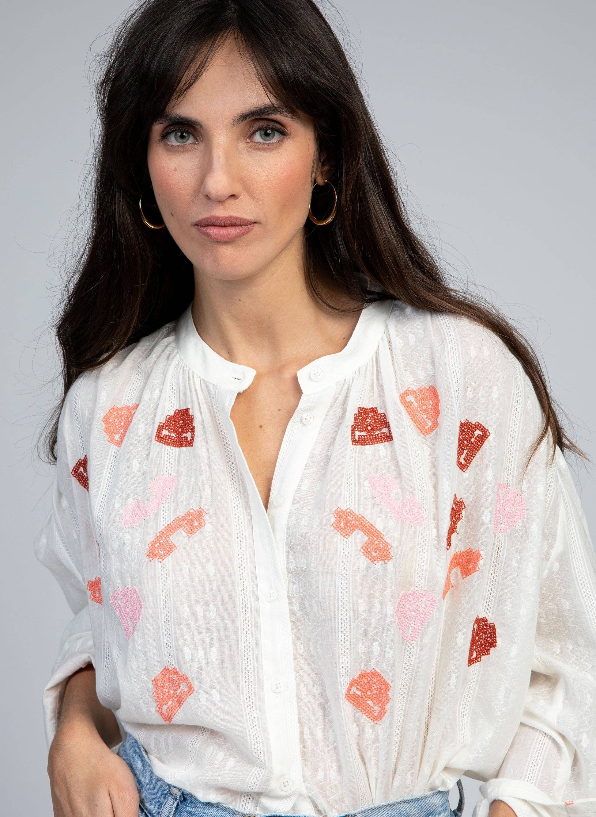 Camicia ricamata in voile di cotone ecrù