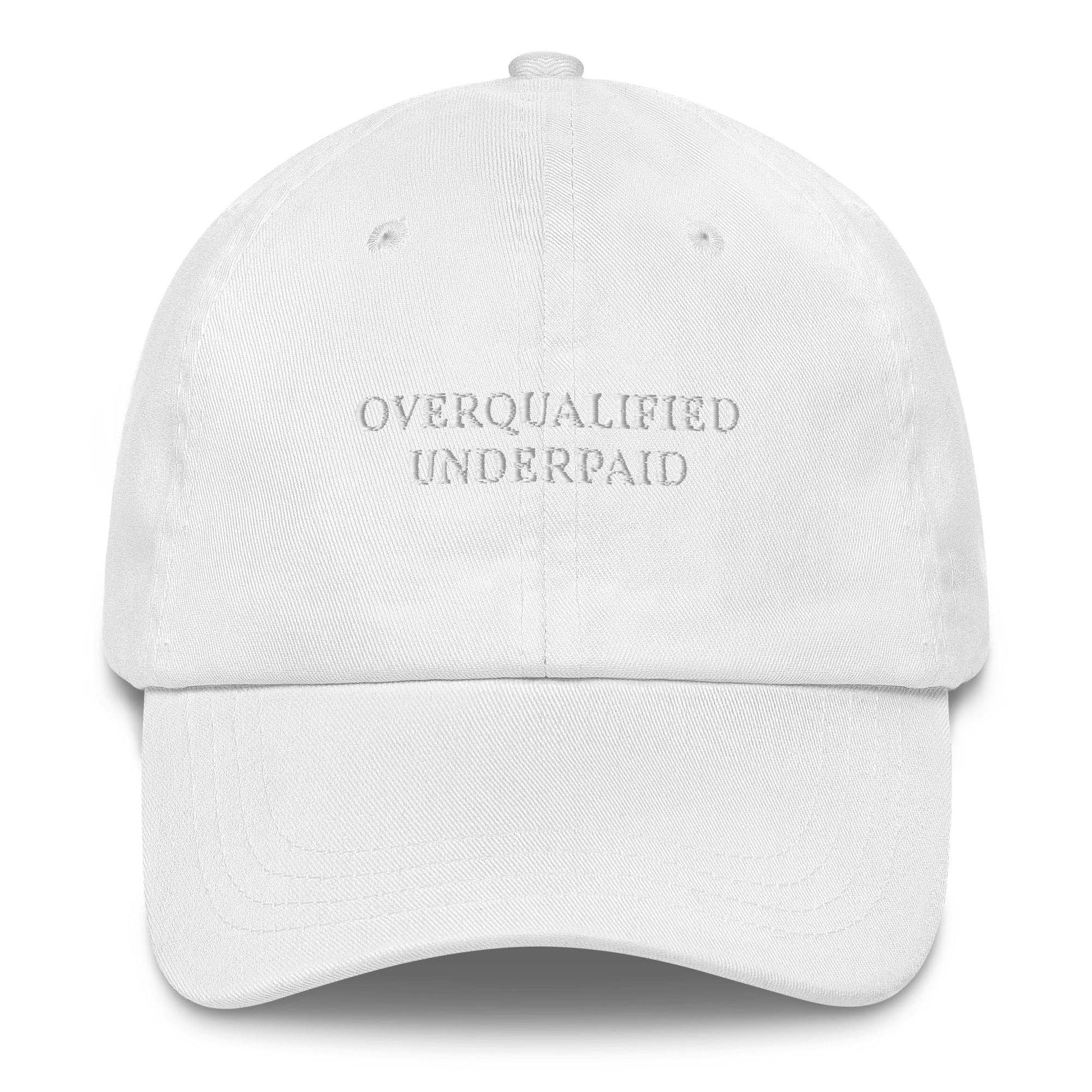 Cappellino da baseball ricamato “Overqualified Underpaid”