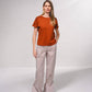 T-shirt in cotone con bottoni decorativi sulle maniche