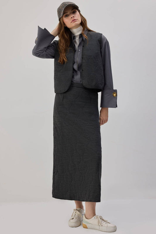Completo donna con gilet trapuntato e gonna lunga