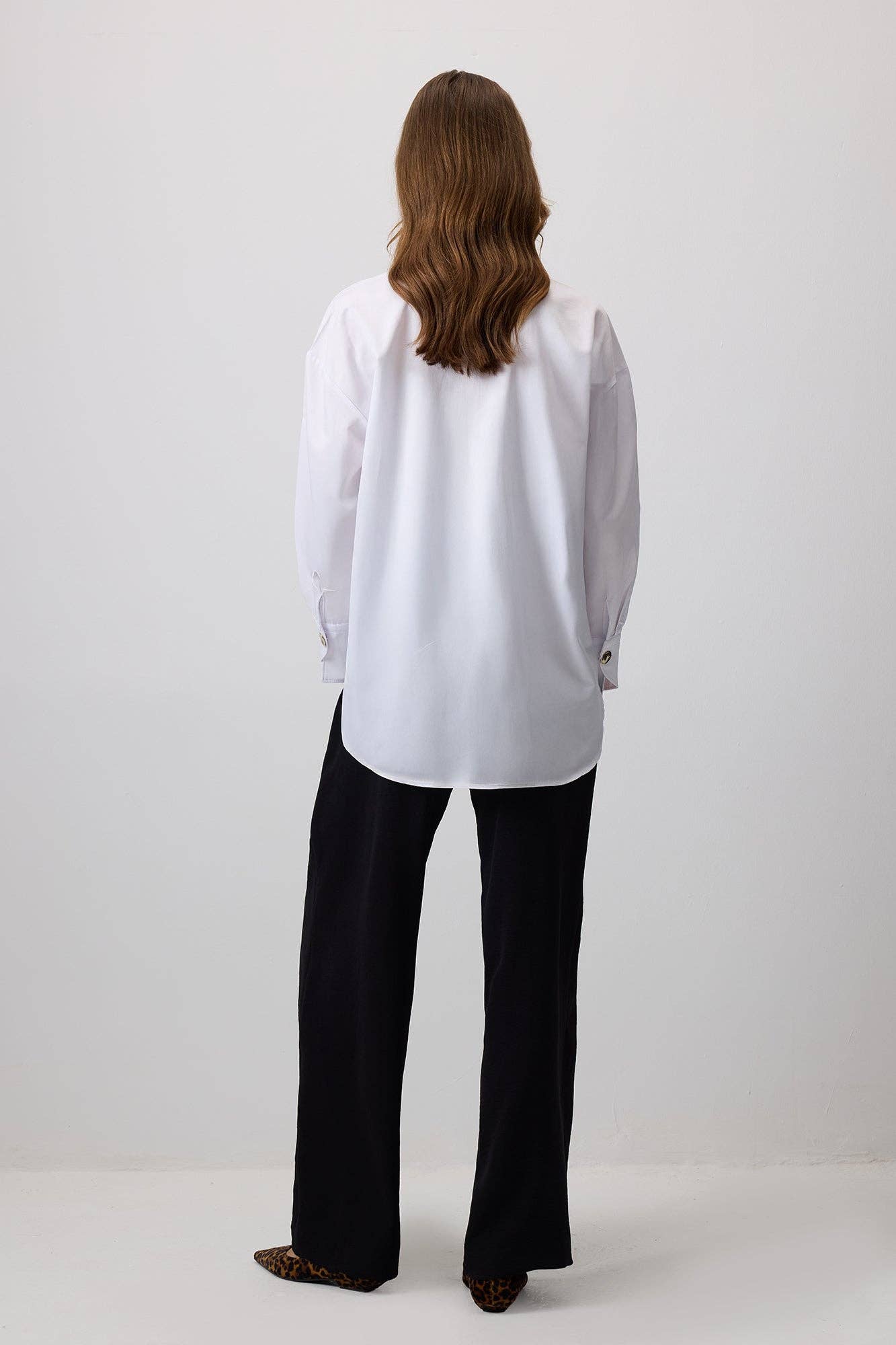 Camicia oversize in misto cotone con colletto a punta