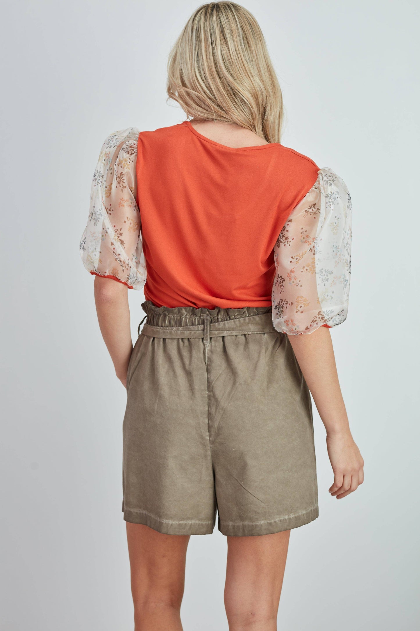 Pantaloncini elasticizzati con cintura