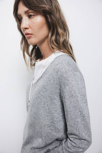 Maglione in maglia rasata con scollo a V
