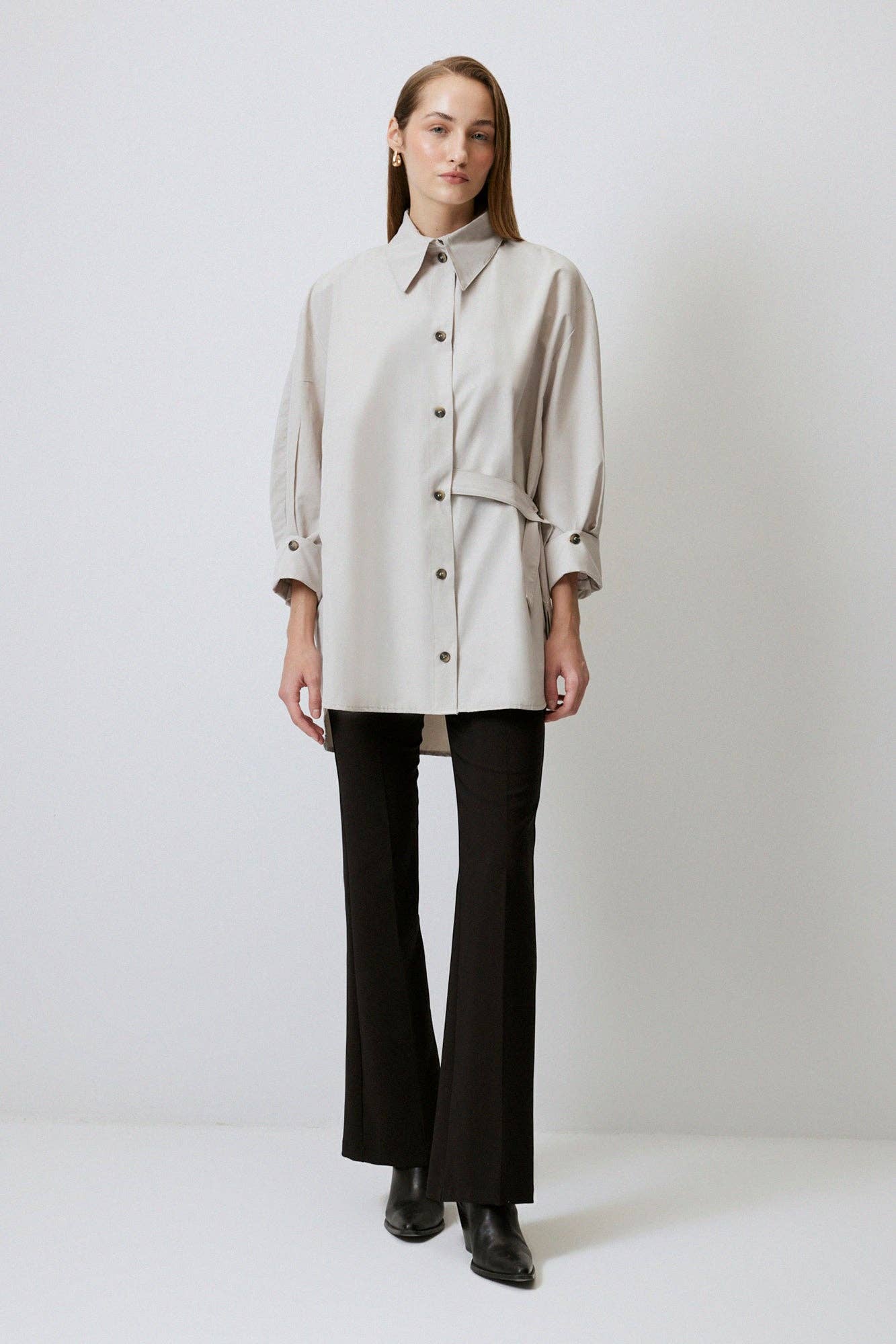 Camicia oversize con cintura asimmetrica