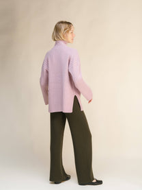 Maglione dolcevita oversize a coste in misto cashmere con spacchi laterali