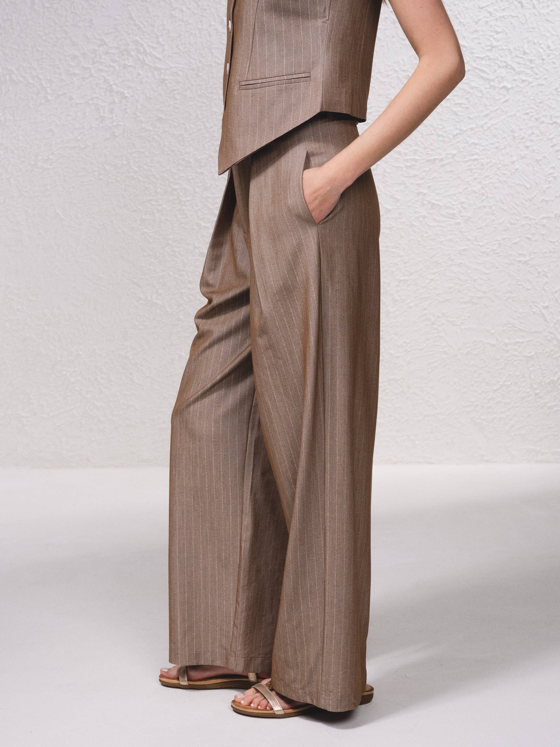 Pantaloni gessati ampi con pinces