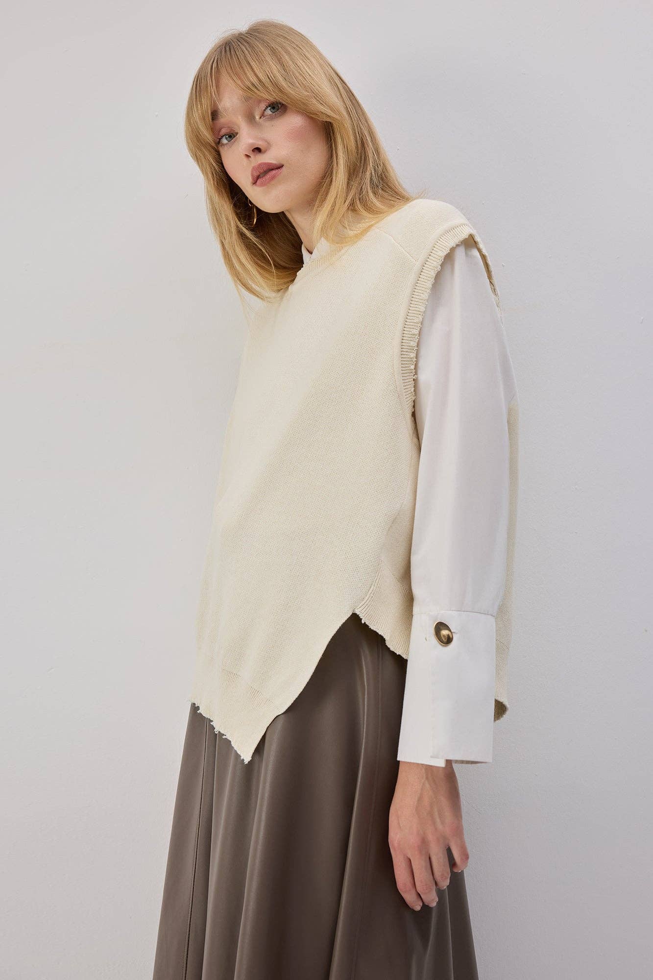 Gilet maglia asimmetrico crema da donna