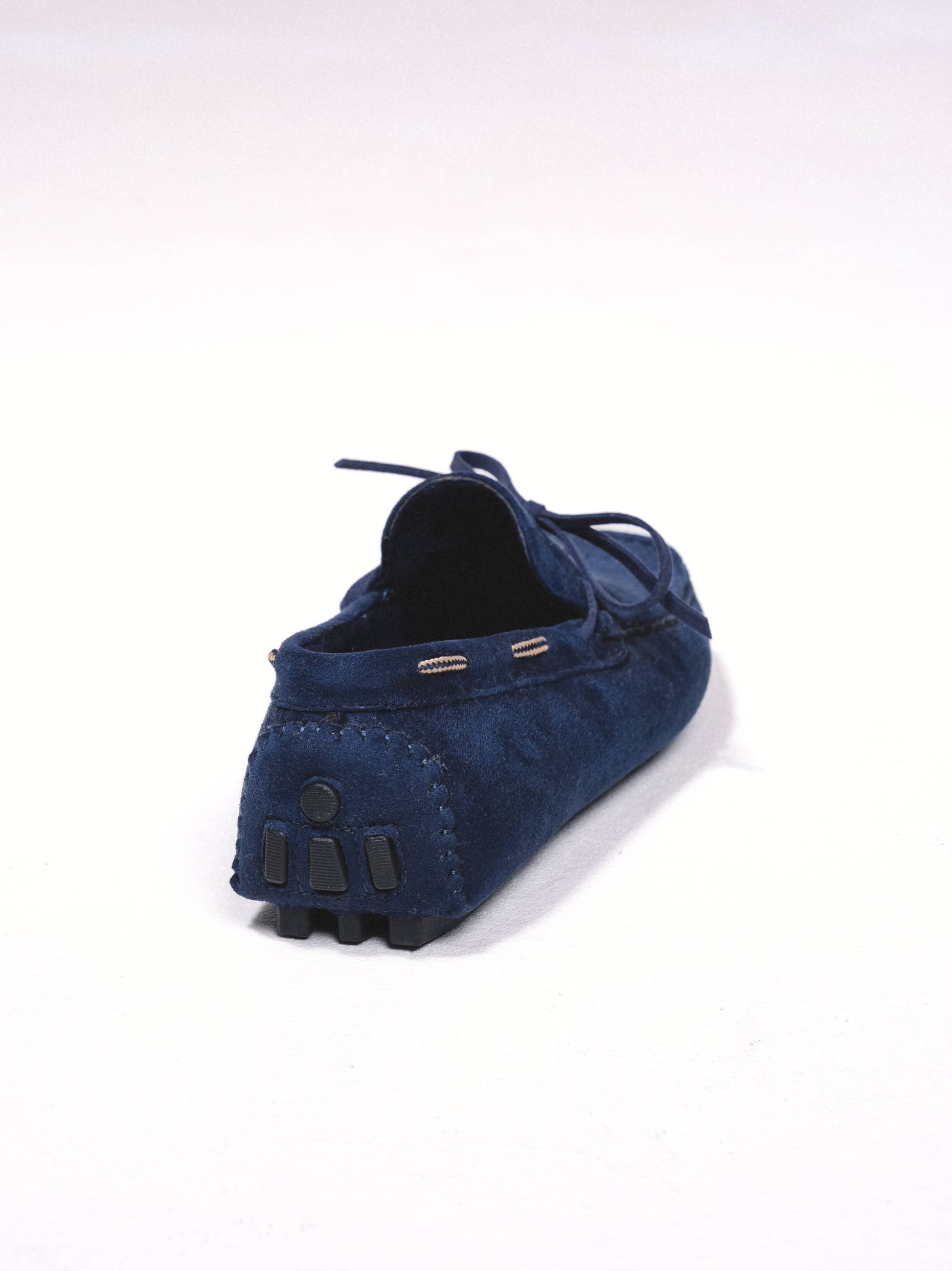 Mocassini in suede blu con fiocco e laccio laterale