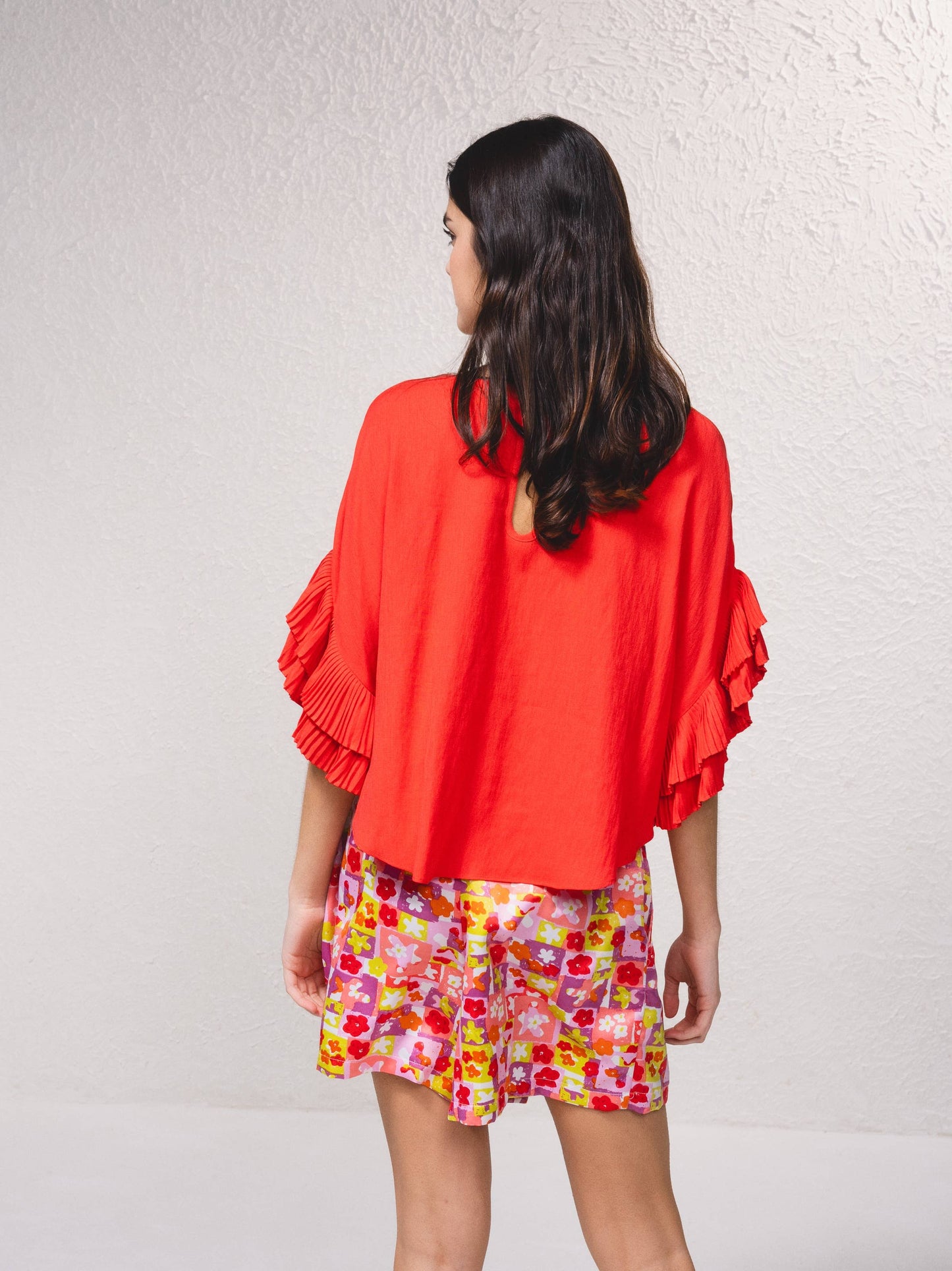 Blusa fluida con maniche a volant plissé
