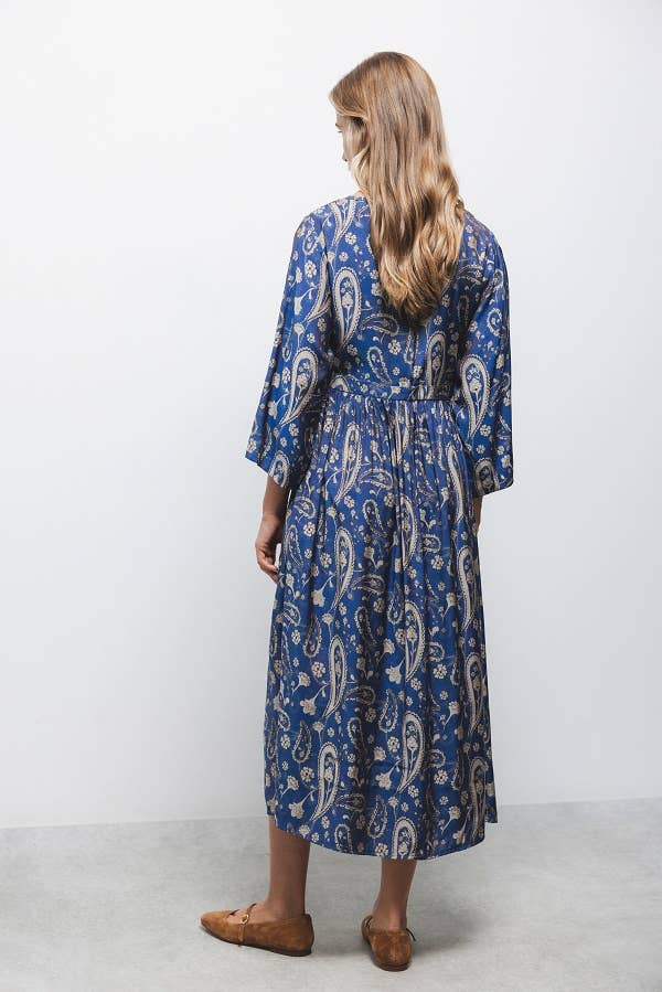 Vestito midi stampato con scollo a V e maniche a campana