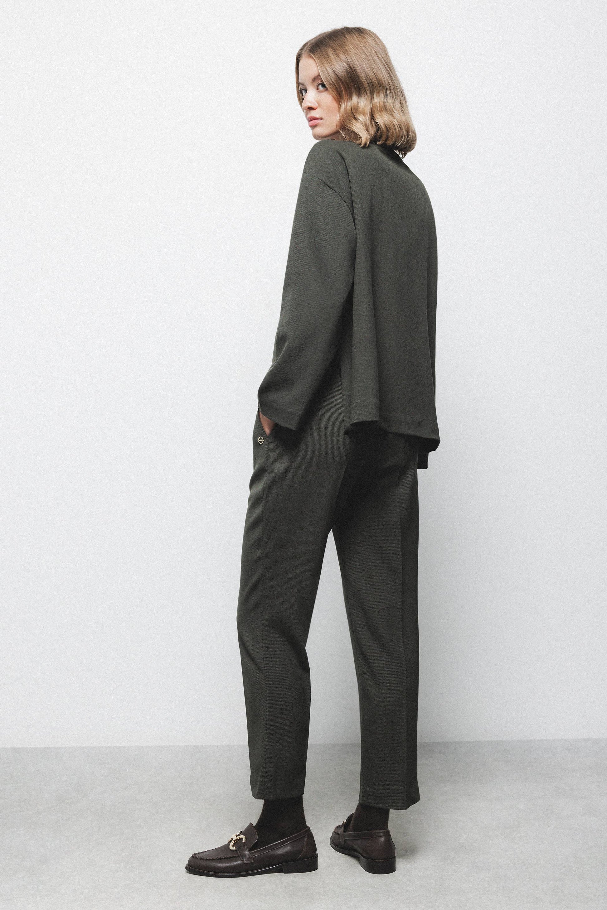 Pantaloni slim fit essenziali