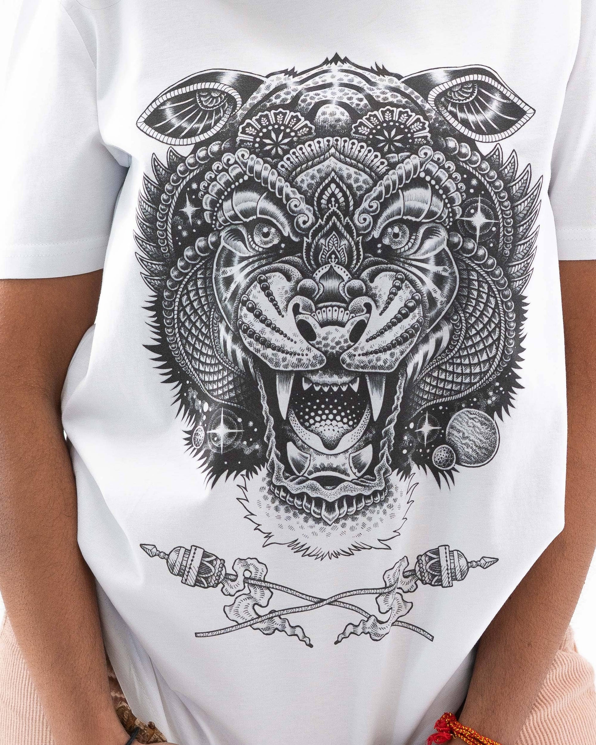 T-shirt Cosmic Tiger vintage con stampa tigre tattoo