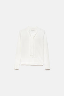 Maglione in maglia rasata con scollo a V e fiocco