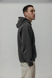 Felpa hoodie nera effetto vissuto oversize