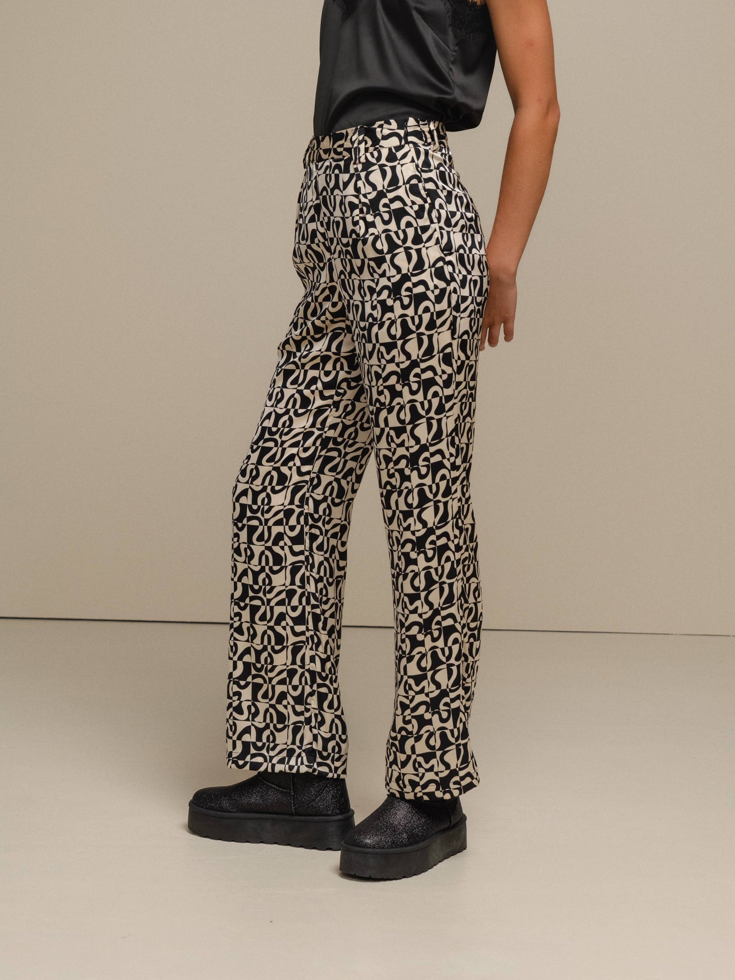 Pantaloni a fantasia geometriche effetto perlato