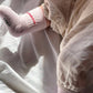 Calzini bambino rosa con ricamo “Amore” in cotone biologico