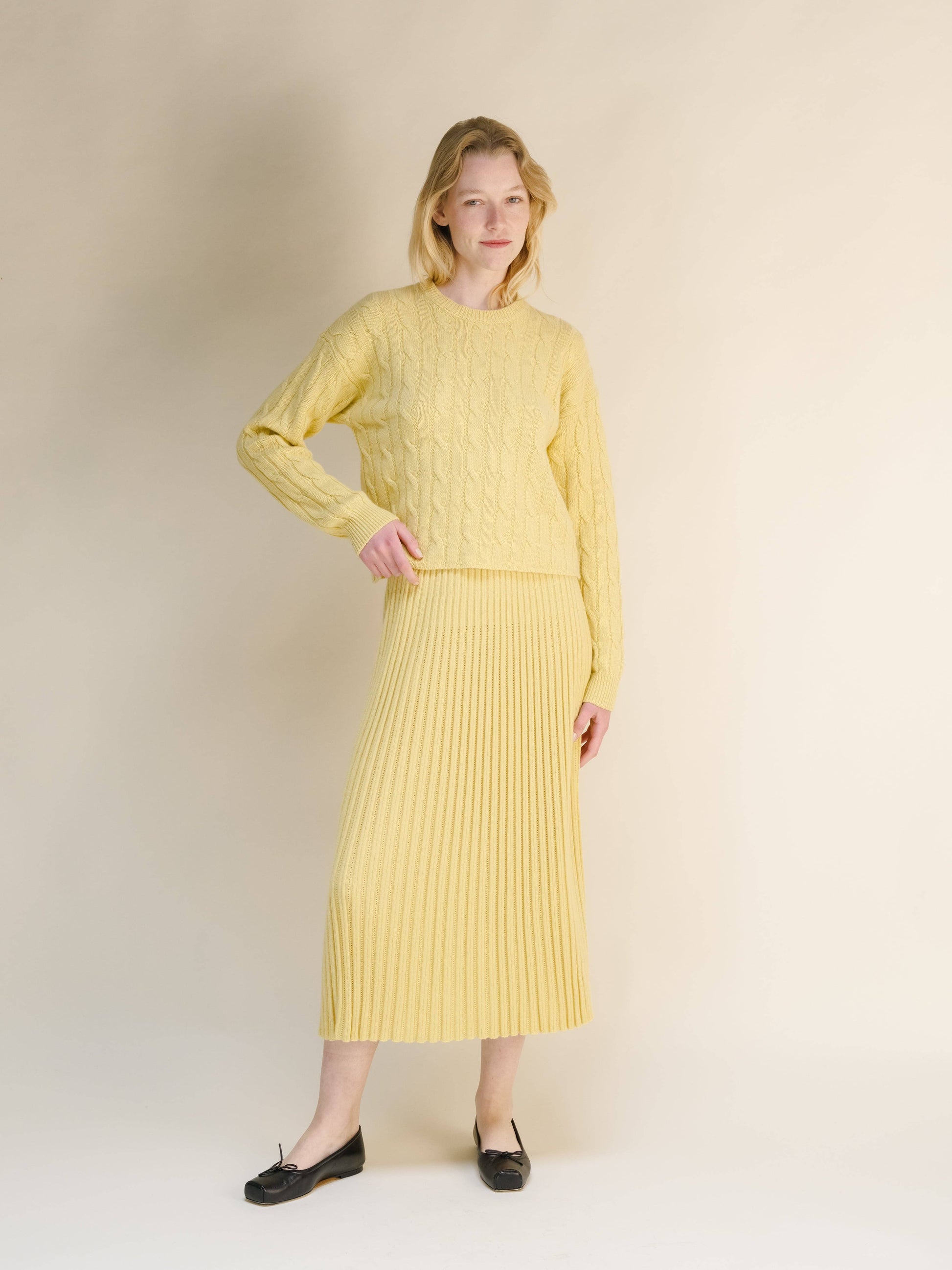 Maglione corto a trecce in misto cashmere girocollo