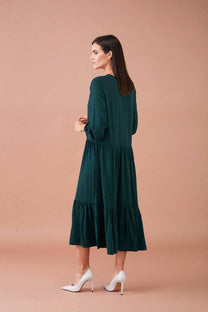 Vestito midi fluido in viscosa con applicazione gioiello