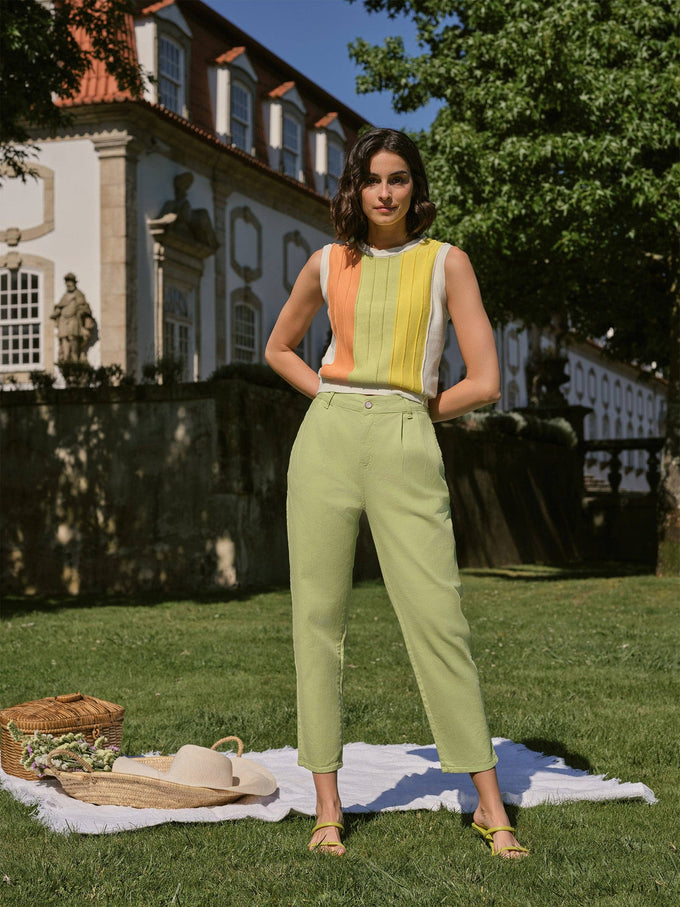 Pantaloni con pinces in cotone stretch a vita alta
