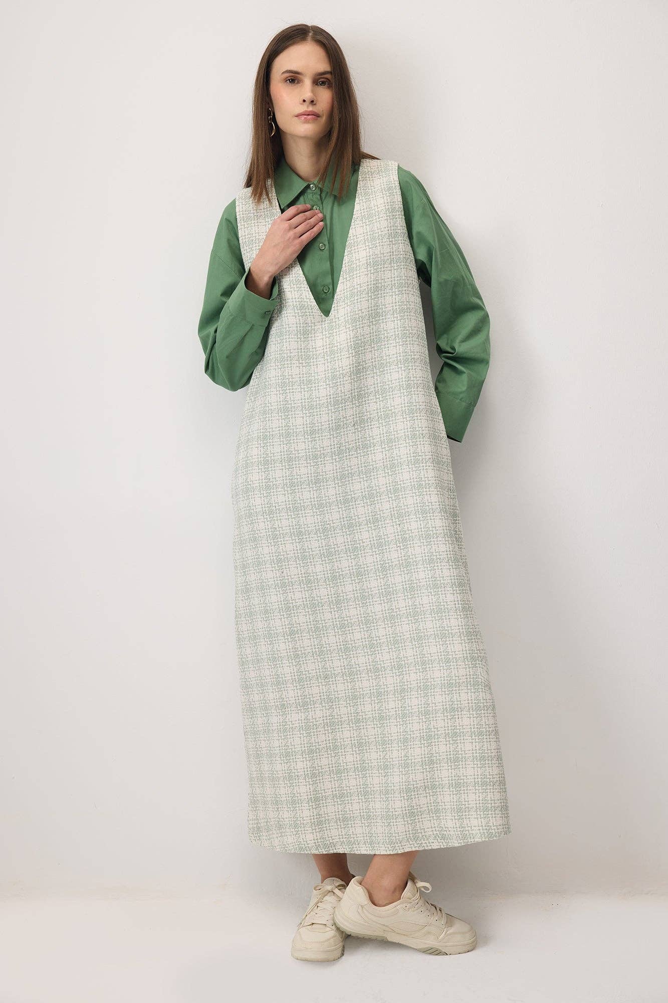 Abito lungo smanicato in tweed