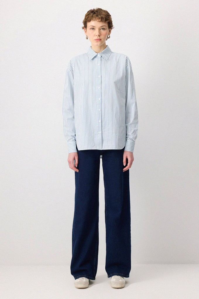Camicia oversize essenziale a righe in viscosa