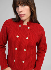 Cardigan in maglia rossa con bottoni dorati e collo alto