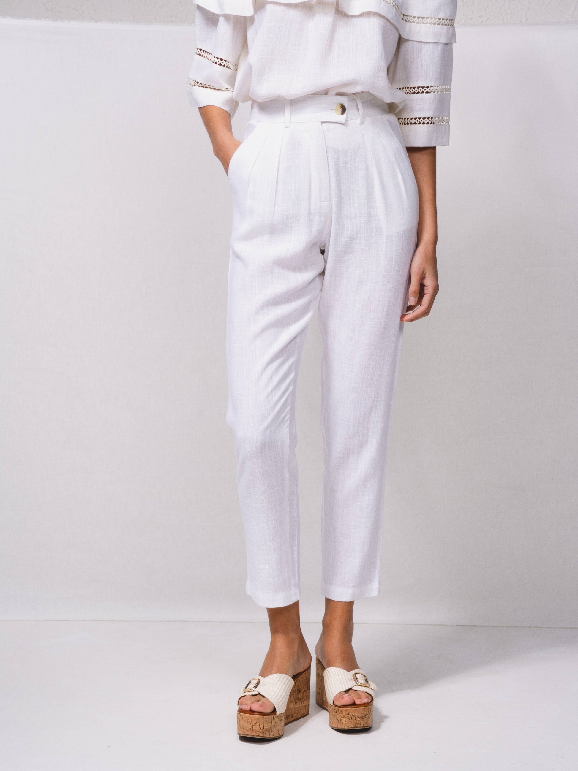 Pantaloni a vita alta in misto lino con pinces
