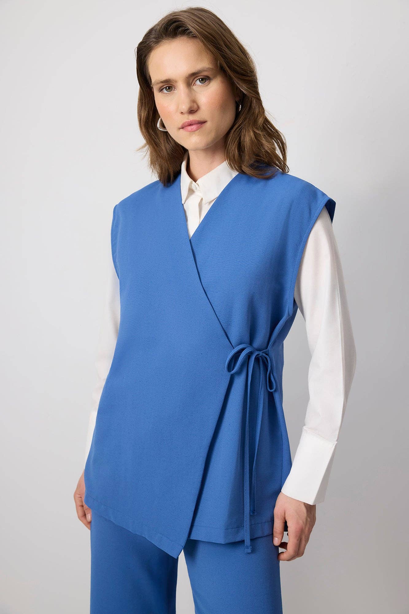 Completo gilet e pantaloni in misto lino indaco