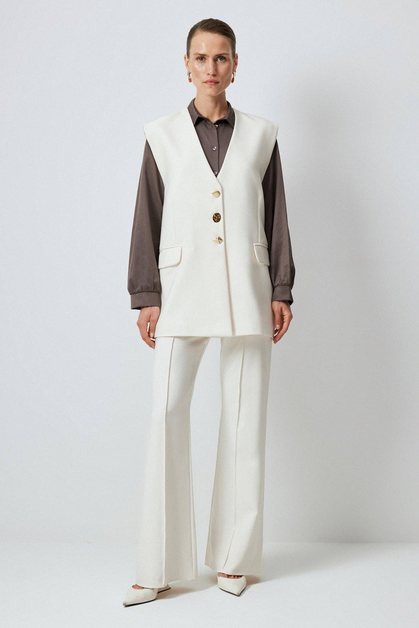Gilet in crêpe con bottoni