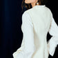Gilet aderente crema con bottoni dorati