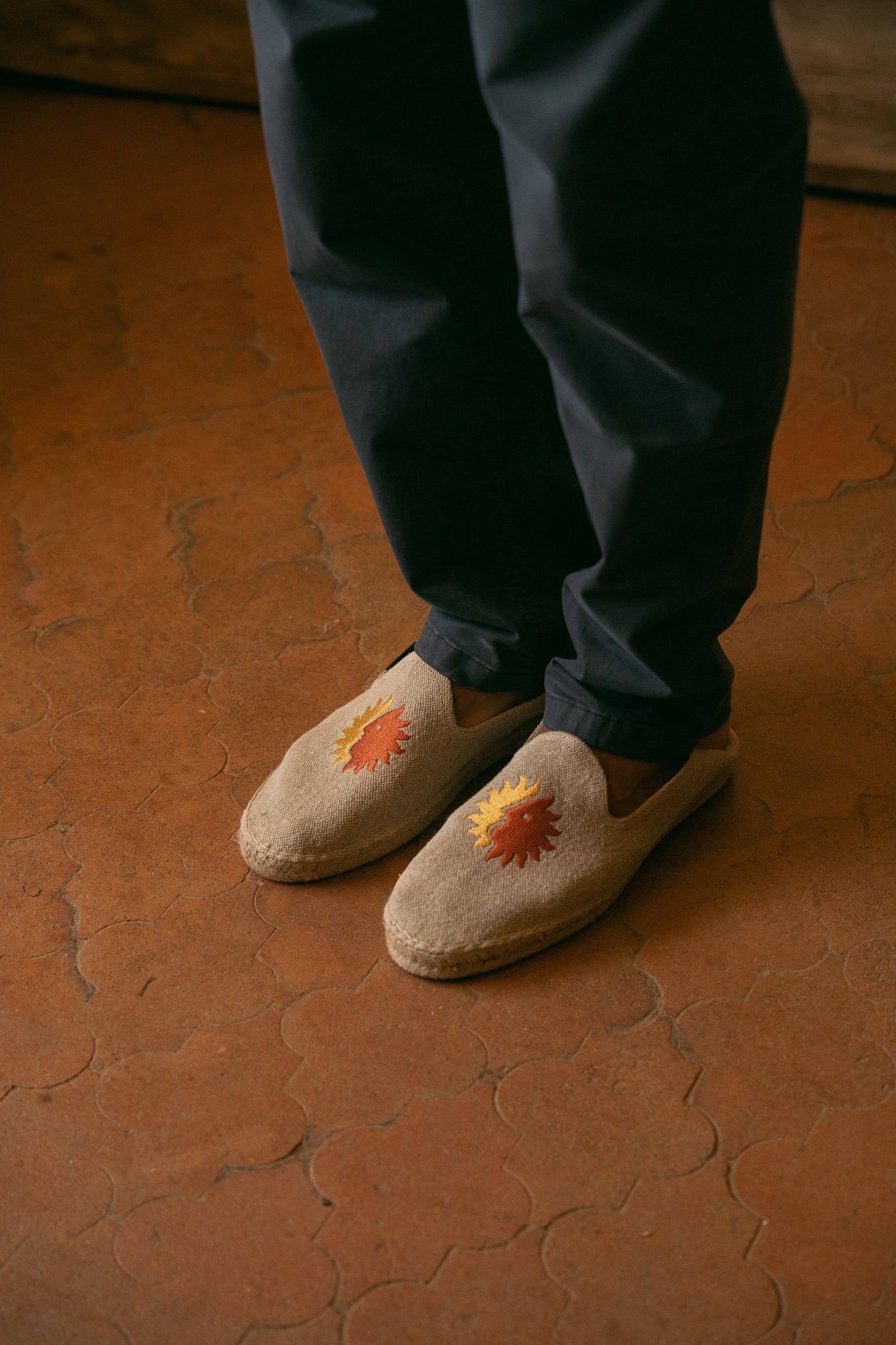 Espadrillas mediterranee in lino con ricamo sole