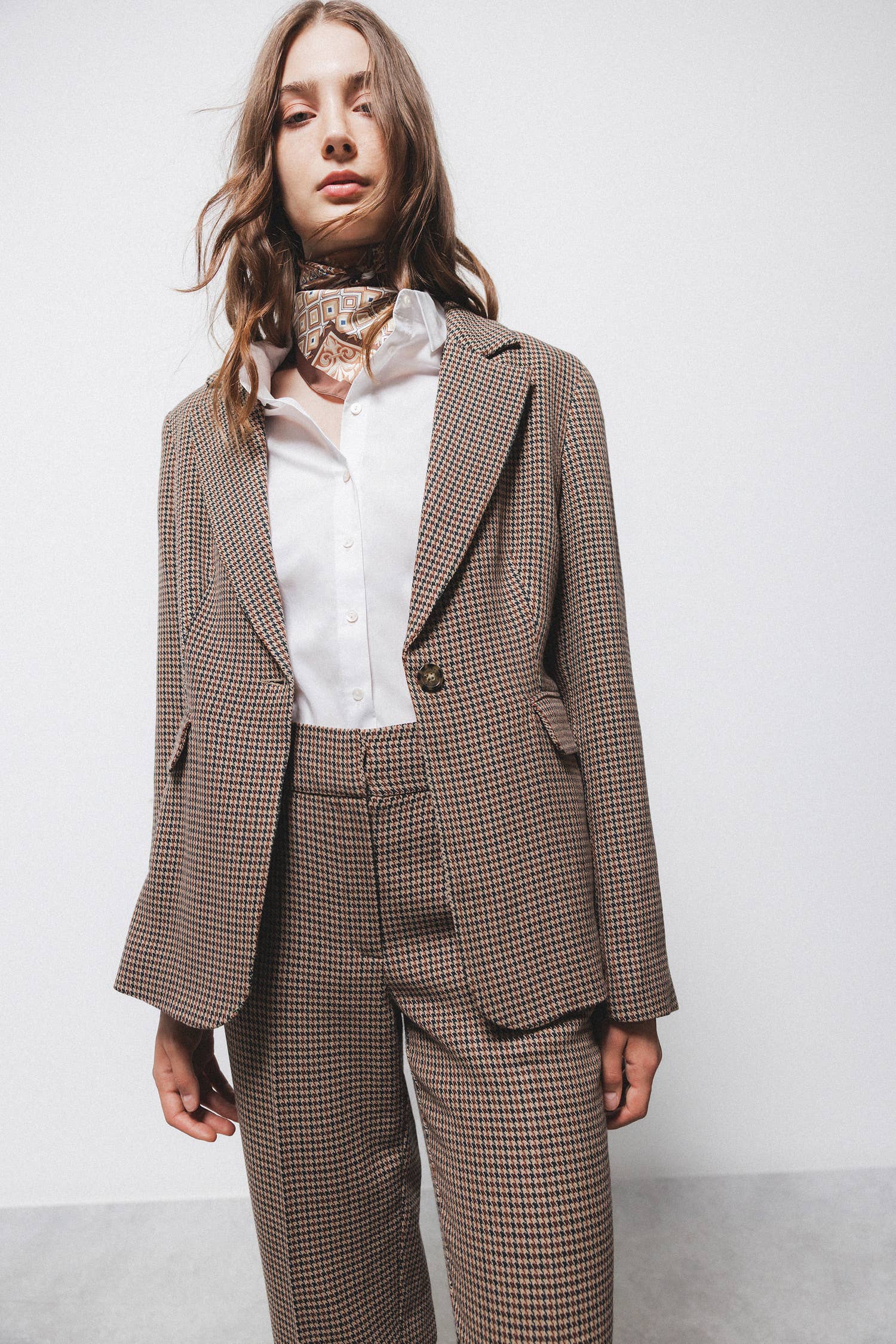 Blazer pied de poule con chiusura a bottone