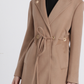 Cappotto lungo con cintura e occhielli