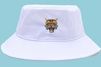 Cappello da pescatore bianco con ricamo tigre