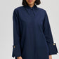 Camicia in popeline blu navy con polsini ampi e bottoni oro