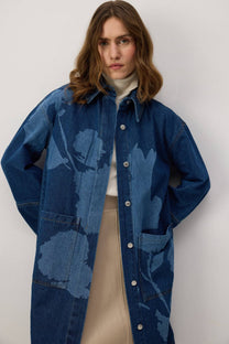 Giacca lunga in denim con stampa floreale