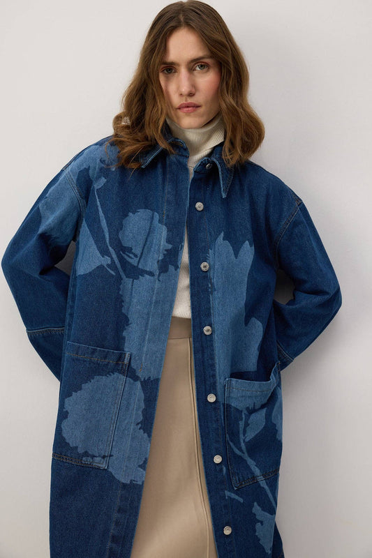 Giacca lunga in denim con stampa floreale