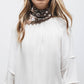 Blusa con pieghe sulle maniche