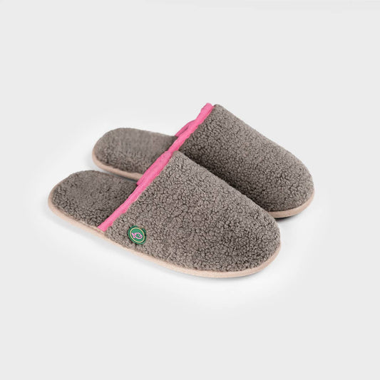 Pantofole in sherpa marroni con bordo rosa