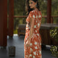 Abito midi terracotta con stampa floreale